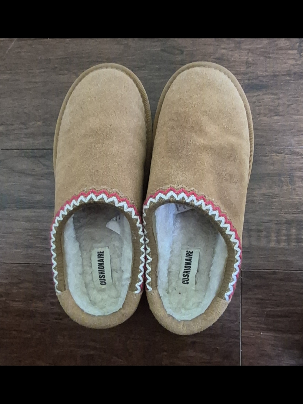 TRENDY & Super Cute!!  Cushy Women's Tan Suede Cozy Slipper